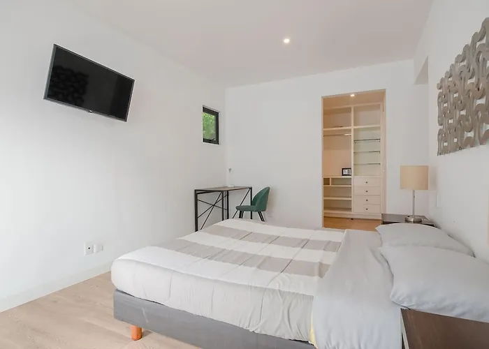 Heart Of Citycozy W Balcony & Wifi Apartment *
