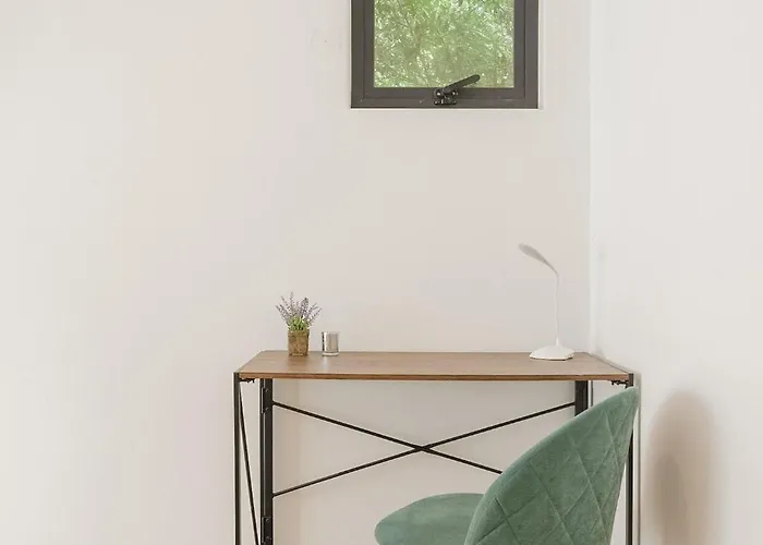 Heart Of Citycozy W Balcony & Wifi Apartamento *