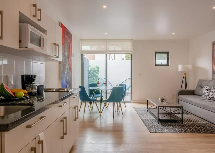 Apartamento Heart Of Citycozy W Balcony & Wifi